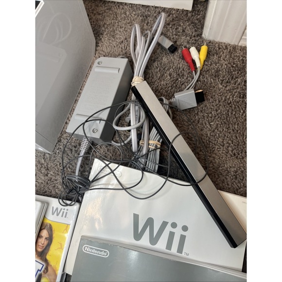 Nintendo Wii Console Bundle 2 Controllers 2 Nunchucks 4 Games & all Hook Ups - Picture 7 of 9